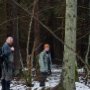 Det blev många och ganska långa raska vandringar i skogarna med tung kameraarsenal. Här Paul Kolk och Rafael Swietoniowski.